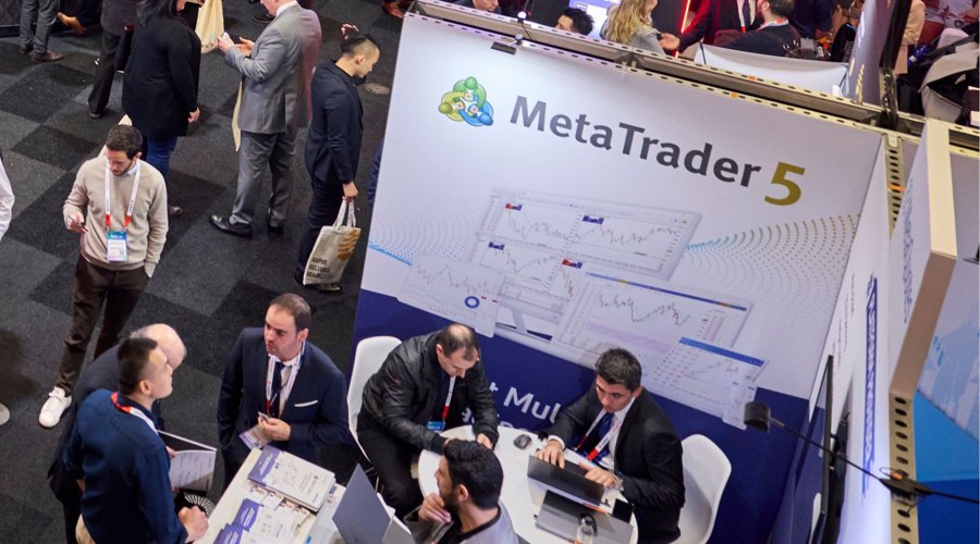 “国标”出台！中小学生午休课桌椅更舒适、安全、耐用