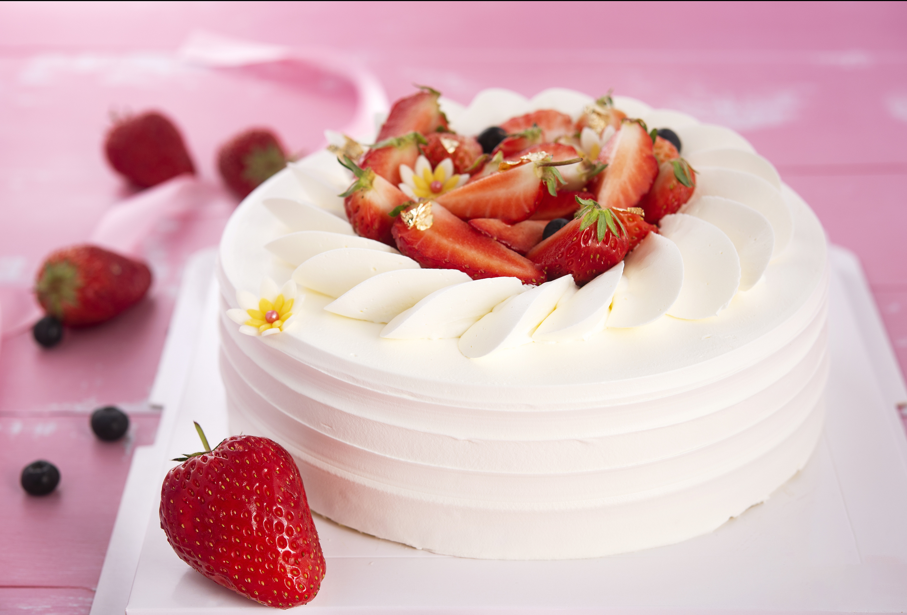 A股收评 | 创业板指大涨1.86% 突破2400点整数关口！算力硬件股延续强势